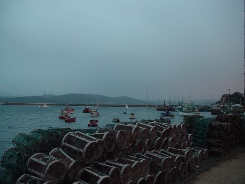 10am: The wind SSW force 6 is blocking us from going further, so we turn back and go to Camarinas, a fisherman village. We are very tired as we tried for 10…