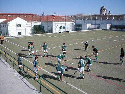 Our hockey player friends play today and draw: 3-3. Interesting enough, each team has to provide security to avoid fights during and after the game. (Cascais,…