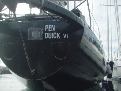 We are invited on the Pen Duick IV, the boat from a very famous french sailor (Eric Tabarly). Its crew is very nice and they are going to the Pacific ocean…