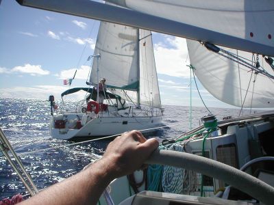 Elia, 3 years old, is trying to get an hold with her grand-parents thanks to her satellite phone Iridium. They will use this phone to contact our families…