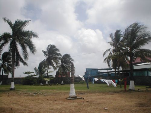The wind is picking up at the Panama Canal Yatch Club. Good cause tomorrow we are meeting our pilot at 4am to cross the canal, hopefully in one day ...…