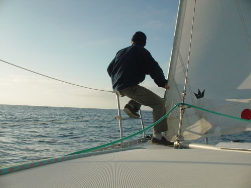 75 miles south of San Diego. Wind slows down. We have to get some diesel at Ensenada (Mexico). Crossing the mexican-american border at 9PM under helicopters.…