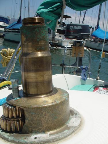 More grease is needed for the winches, but not for the FoLaLieR team ... (Ensenada, Mexico)